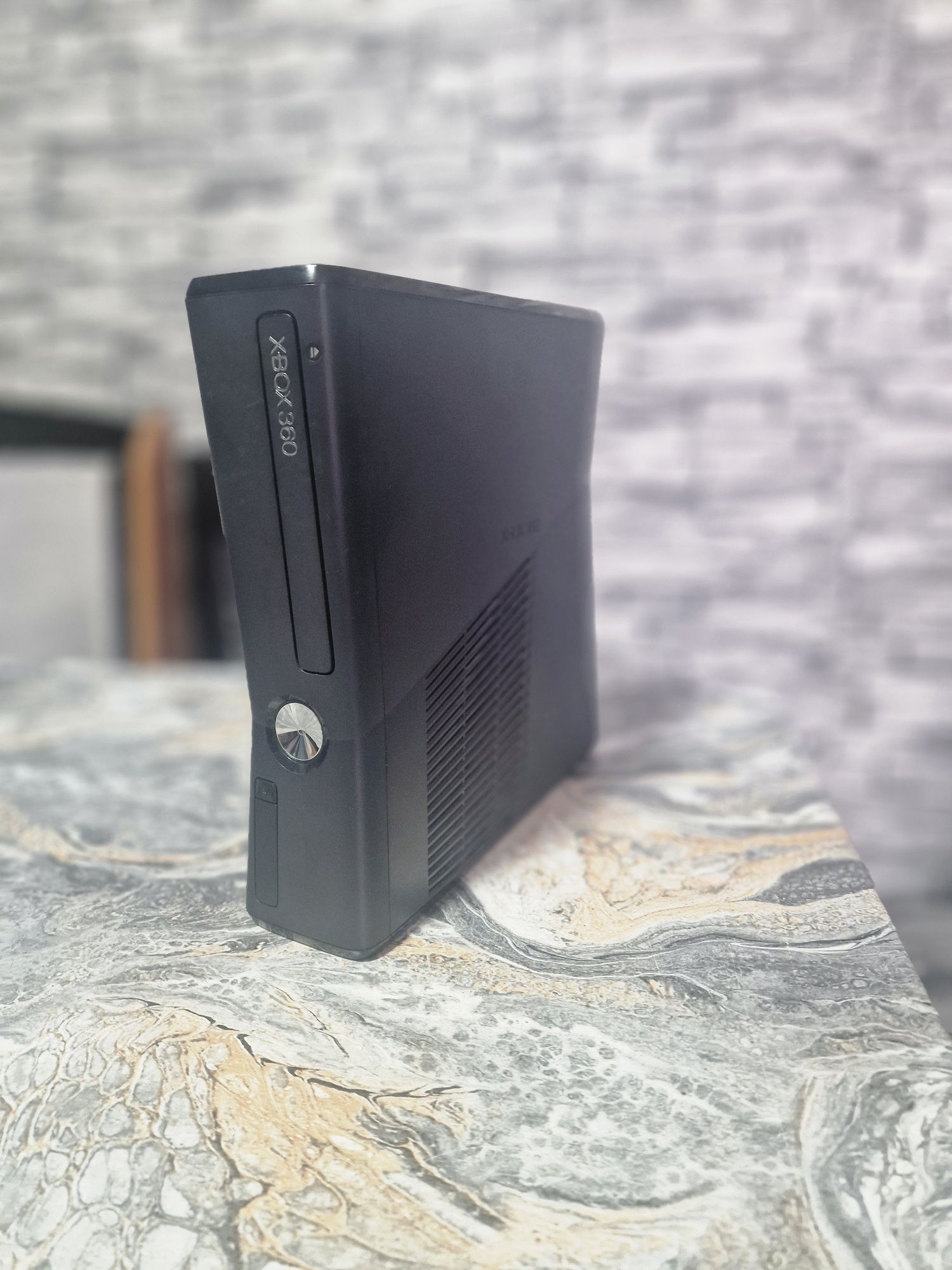 Vând xbox 360 in stare buna