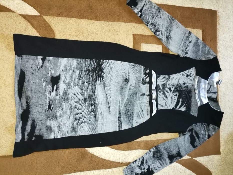 Rochie nouă cu eticheta mărimea 48
