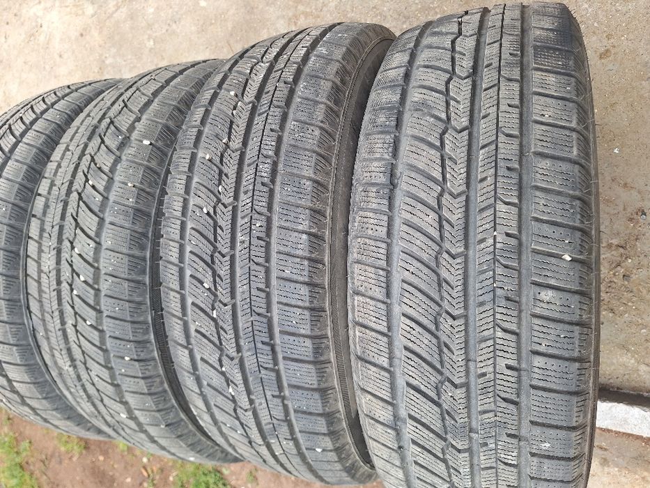 Джипови Зимни гуми 215/65/16 дот 2722