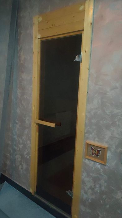 Дверь в баню в отличном состоянии