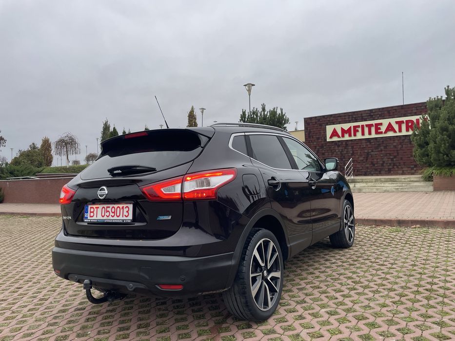 Nissan Qashqai 1.5 diesel Model Tekna Culoare Visiniu metalic