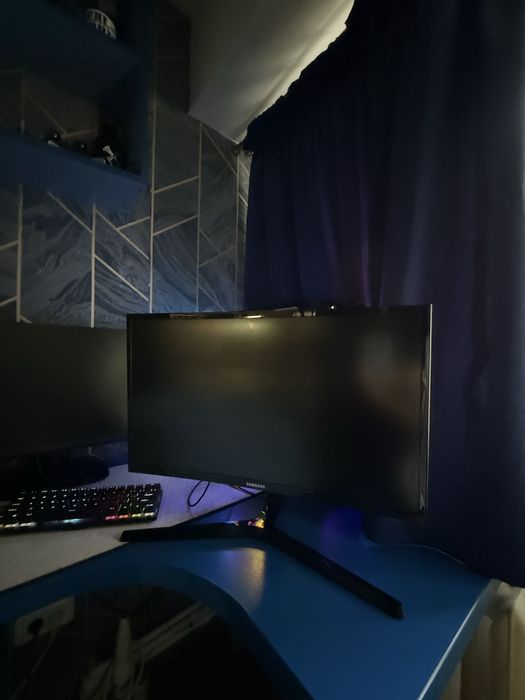 Monitor gaming samsung 144hz , curbat , stare buna