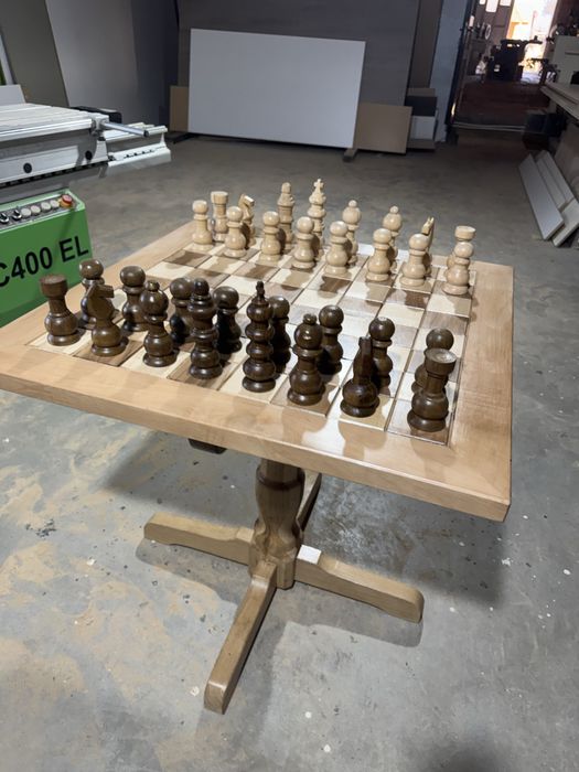 Masă de șah din lemn de nuc