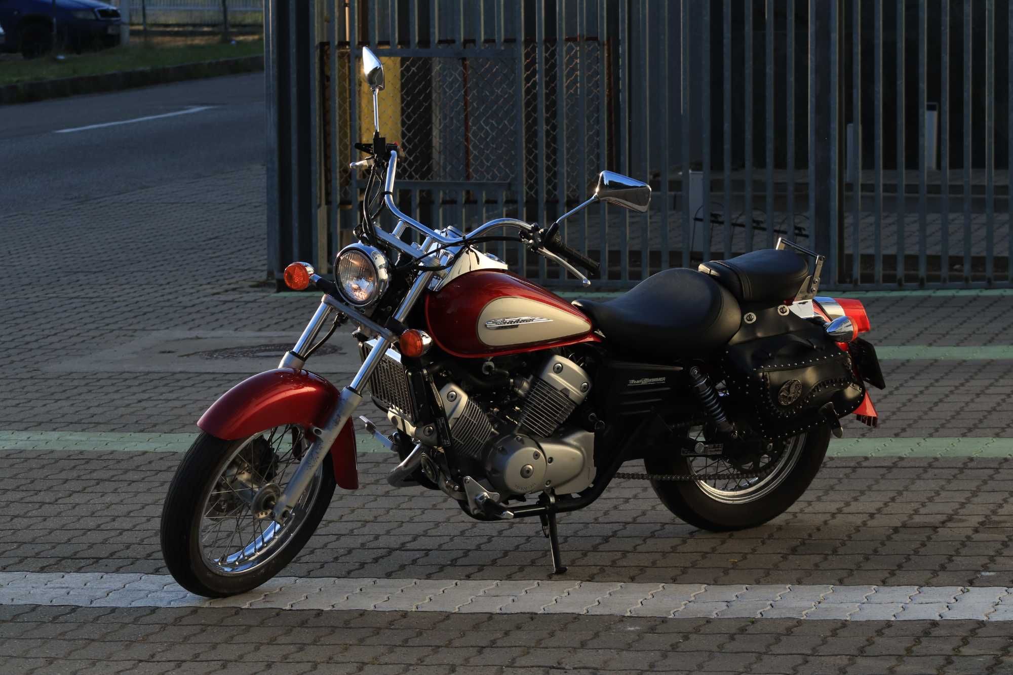 Honda VT 125 Shadow -16 ani