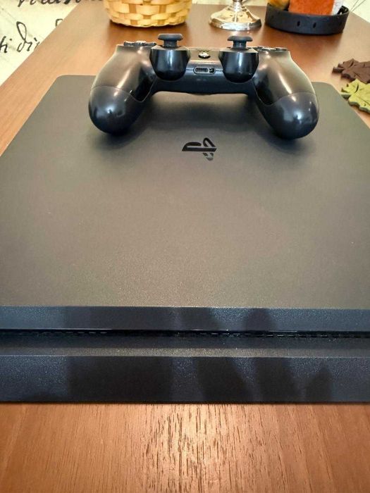 PS4 slim stare impecabila + manete + jocuri 500lei