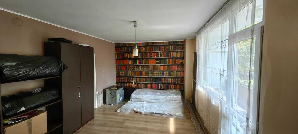 Продавам тристаен с кухня в кв. Ремиза