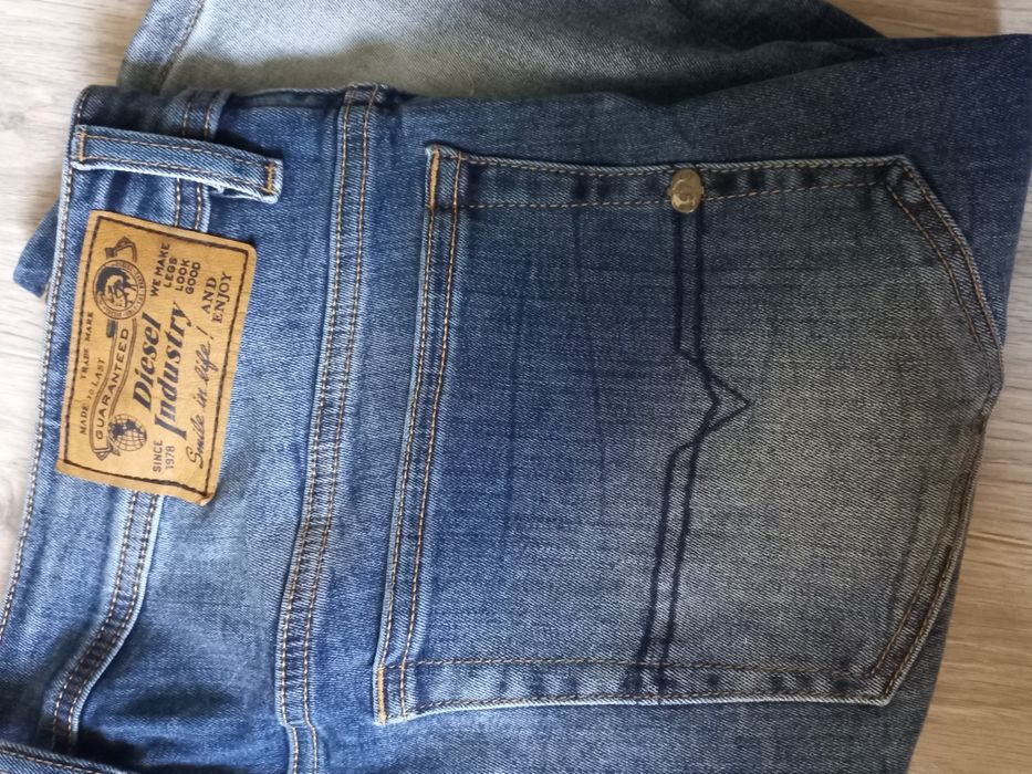 Pantaloni scurti DIESEL 100% originali blugi/ jeans