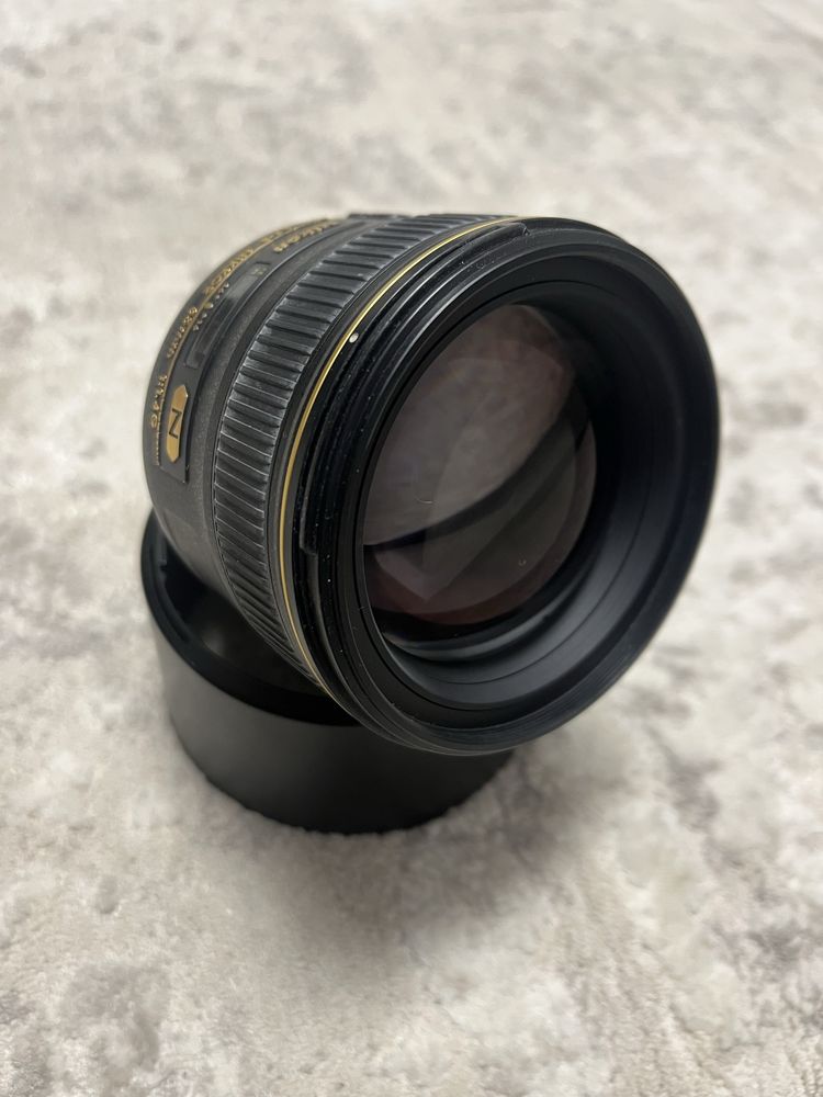 Obiectiv Nikon 85mm