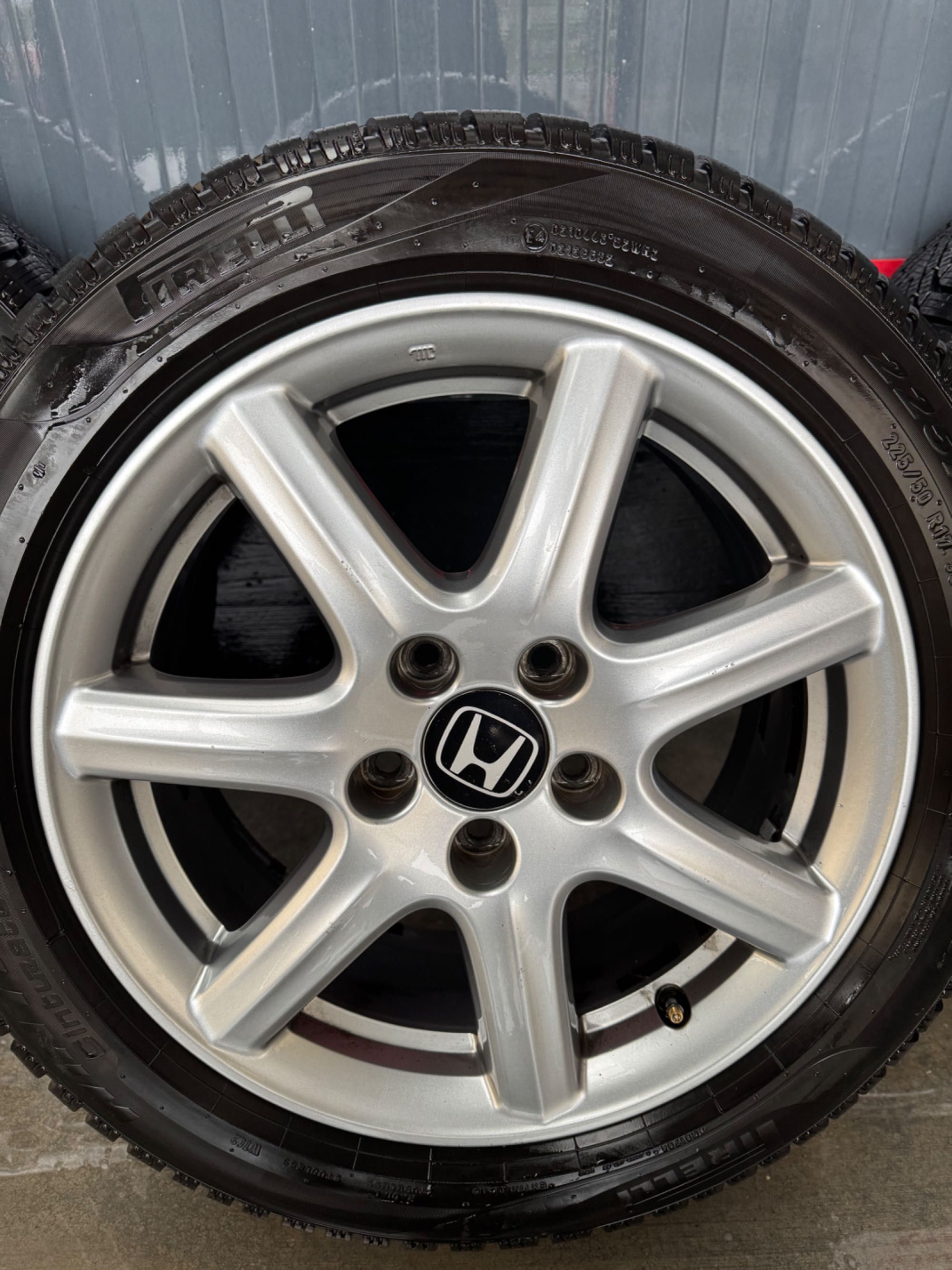 Honda Civic джанти 17”, 5х114.3 със зимни гуми Pirelli 225/50 R17