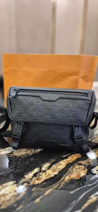 Чанта Louis Vuitton Messenger Voyager PM нова, черна
