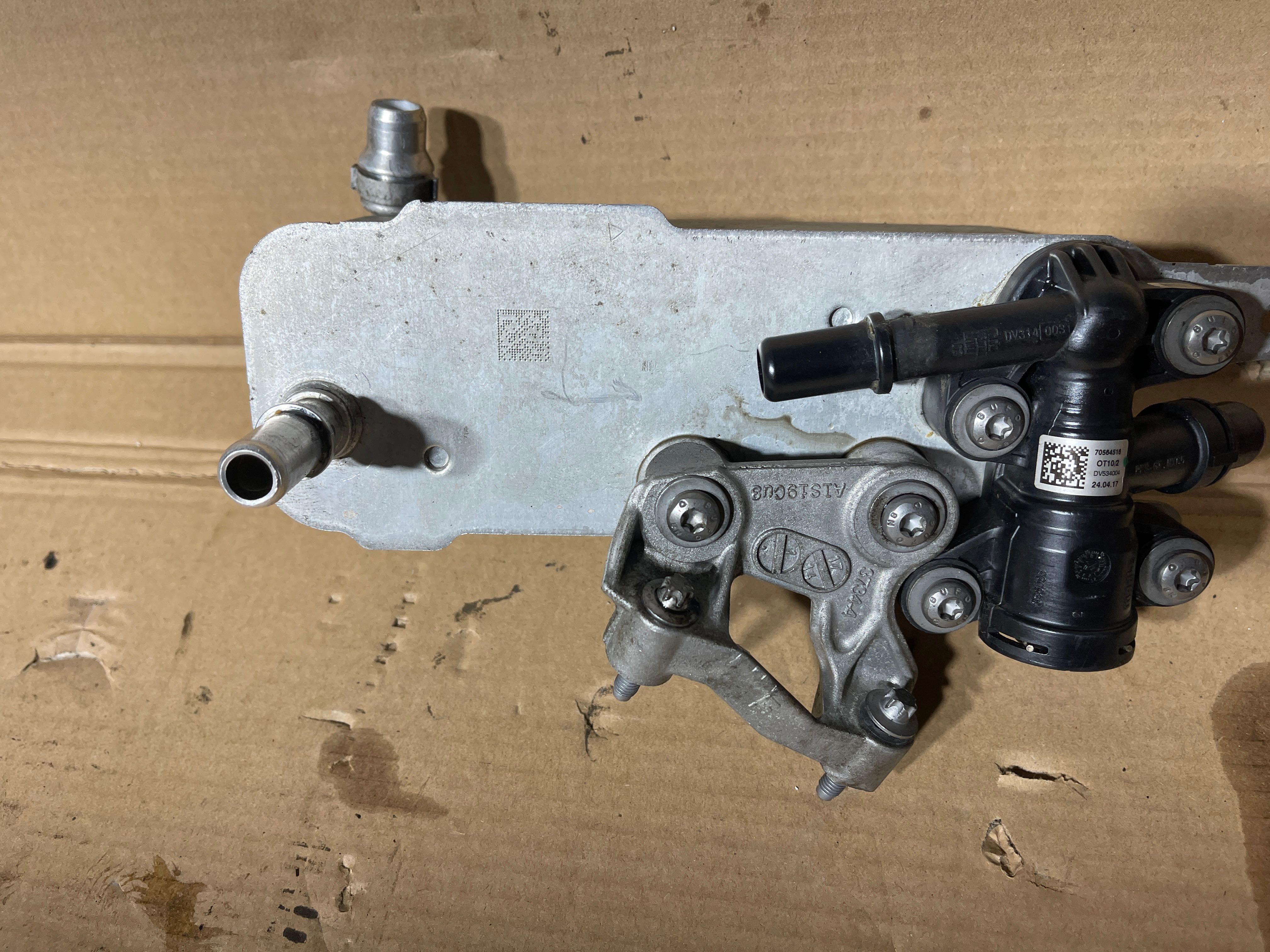 Racitor ulei BMW F/G Serie  OEM-8570062