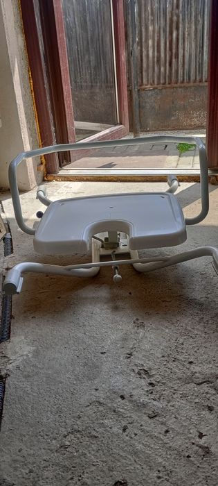 Scaun rotativ pentru cada