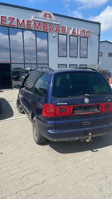 Dezmembram Volkswagen Sharan 1.9 diesel din 2003