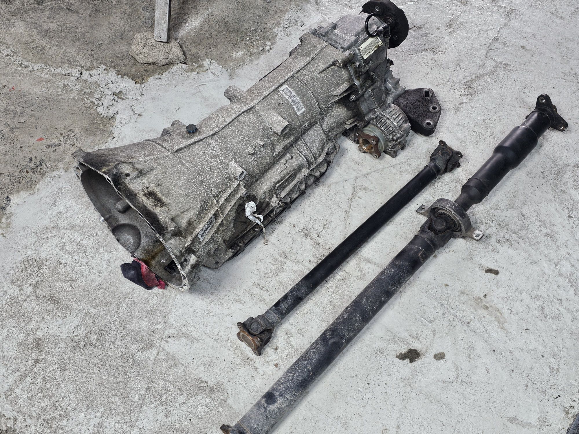 Преден  кардан бмв е90 е91 е92 е93 320 330хд xd xdrive хдрайв