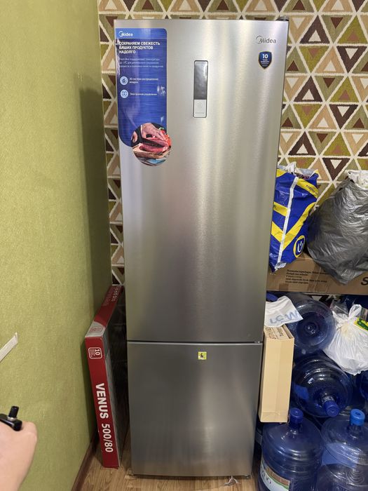 Холодильник Midea MDRB489FGG020H как новый