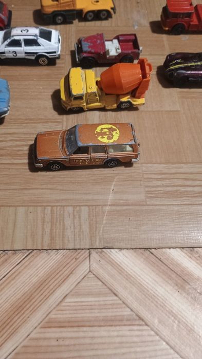 Продават се детски метални играчки