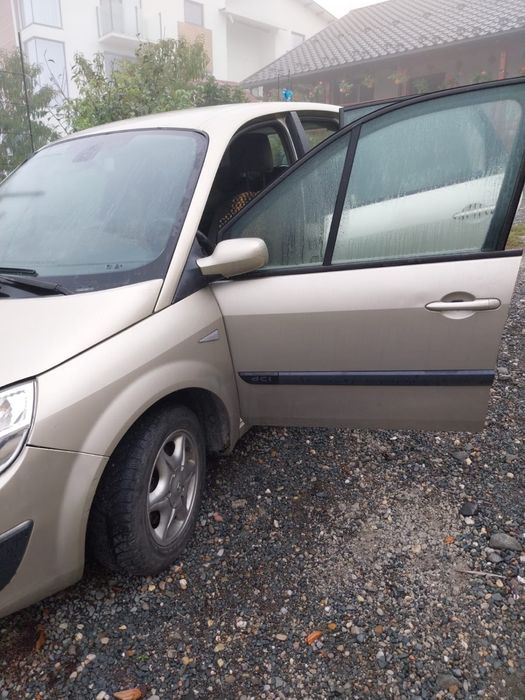 renault scenic.