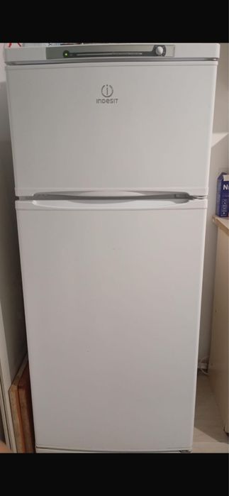 Холодильник, indesit. Двухкамерный.