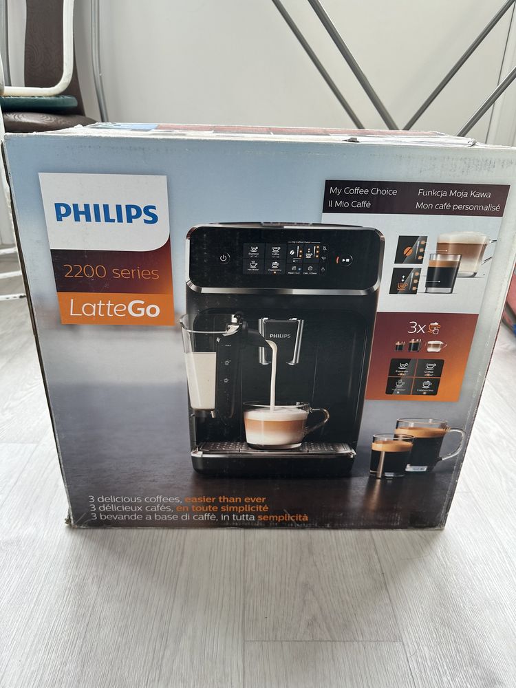 Кофемашина Philips Series 2200 черный latteGo