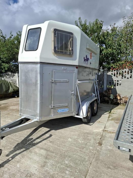 Remorca de carat Caii