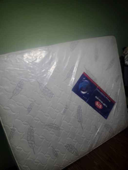 Продам большое декаротивное дерево в 2 метра пушистое есть 2 дерева