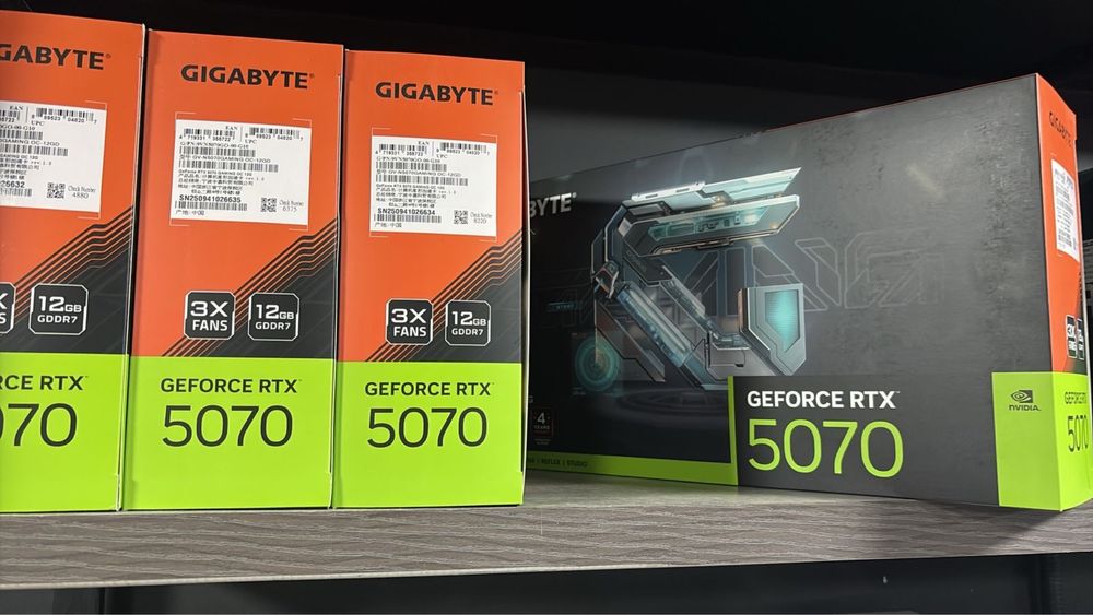 RTX5070 AMD radeon rx7700xt