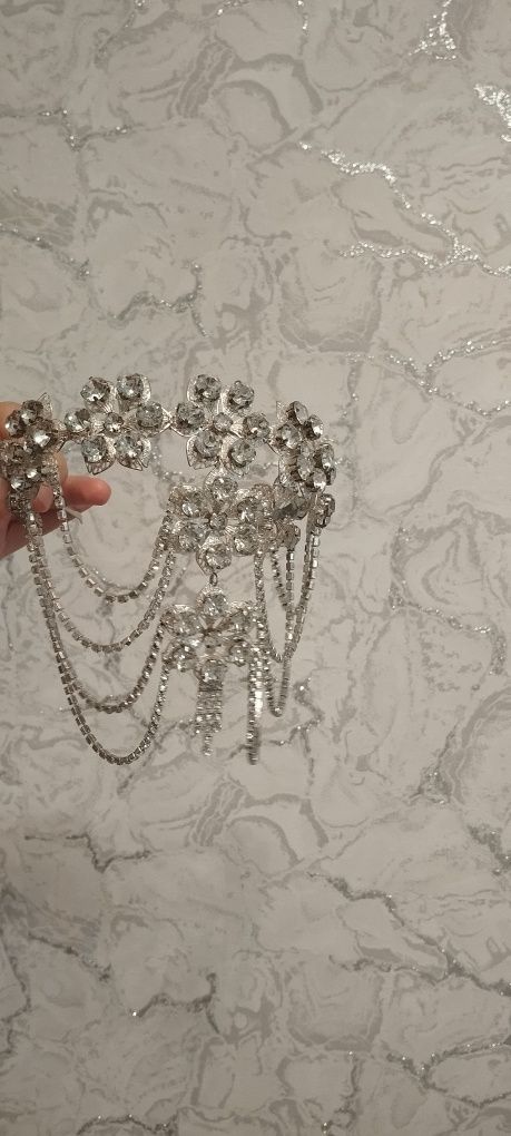 Diadema kelinlar uchun