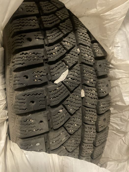 Шины зимние на 15 БУ