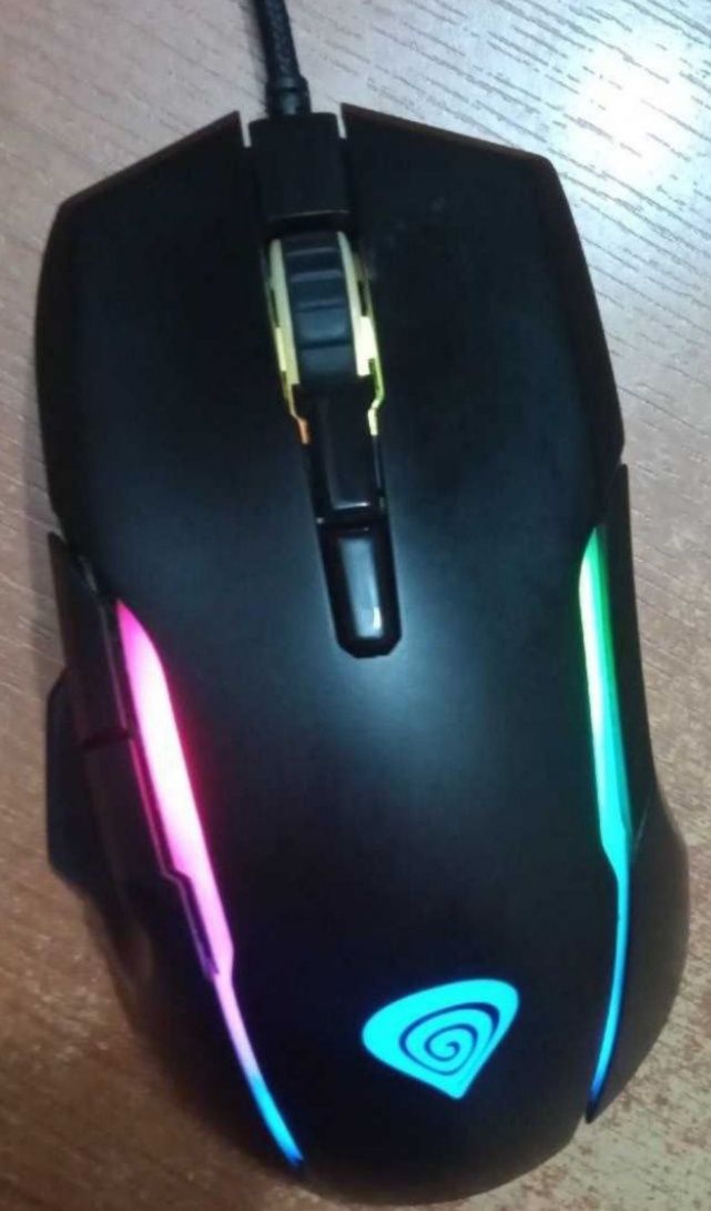 Vand Mouse Gaming Genesis Xenon 220  cu fir mufa USB si Iluminare