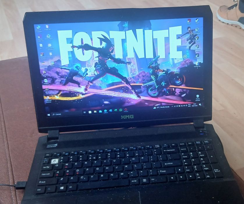 vând urgent laptop perfect funcțional