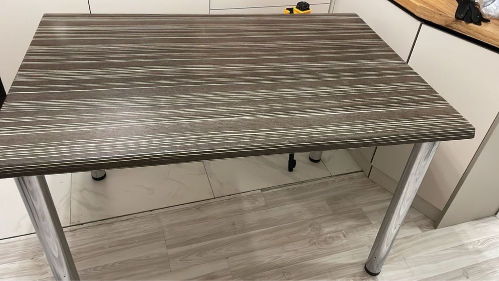 Продам кухонный стол