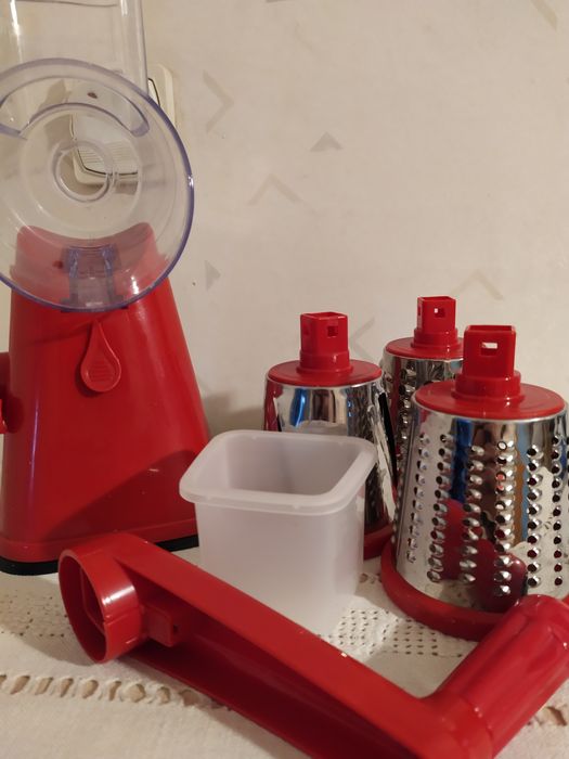 Nutrislicer marca Livington, pentru tăiat legume