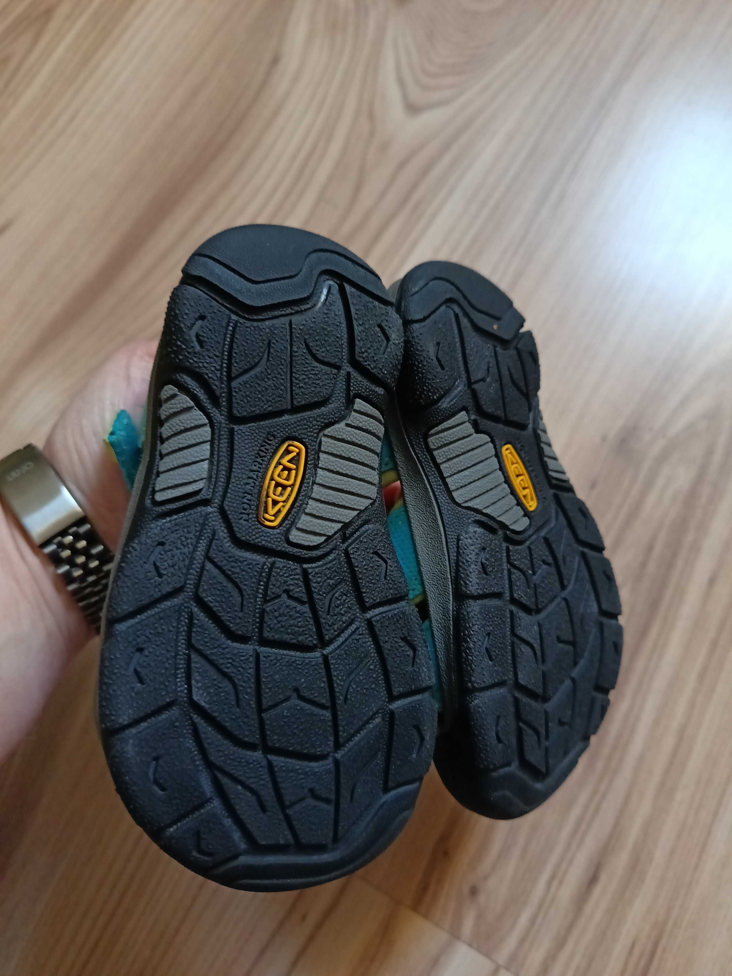 Детски сандали keen и маратонките Adidas 23,5номер.