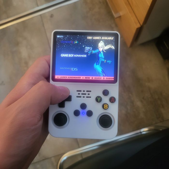 Игровой консоль R36s с 15000 игр