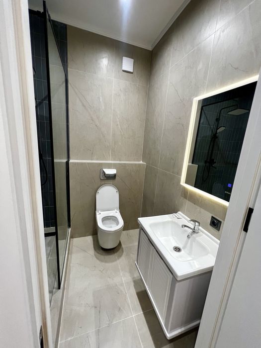 Продается своя В Центре города Айбек 3/3/4  74кв.