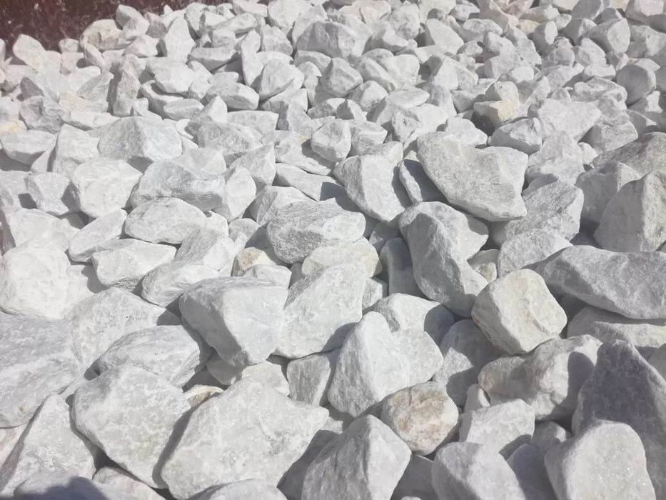 Белый бутовый, мраморный камень