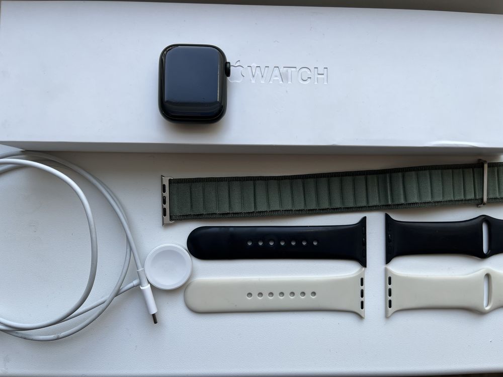 Продам Apple Watch 7