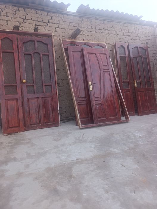 Двери и окно.  Л