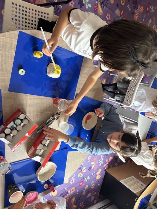 Atelier de arte plastice pentru copii 6–12 ani