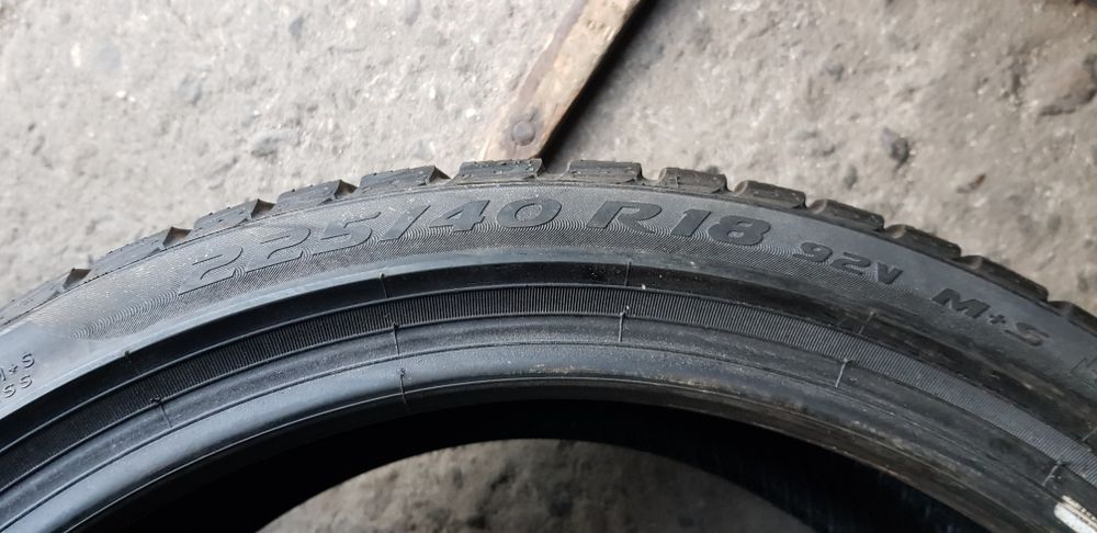 Зимни гуми-18цола-225/40-1бр.-100лв."PIRELLI "