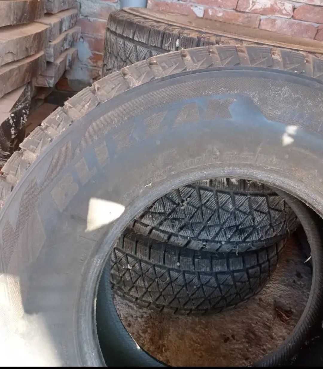 Зимни гуми blizzak 265 70 15