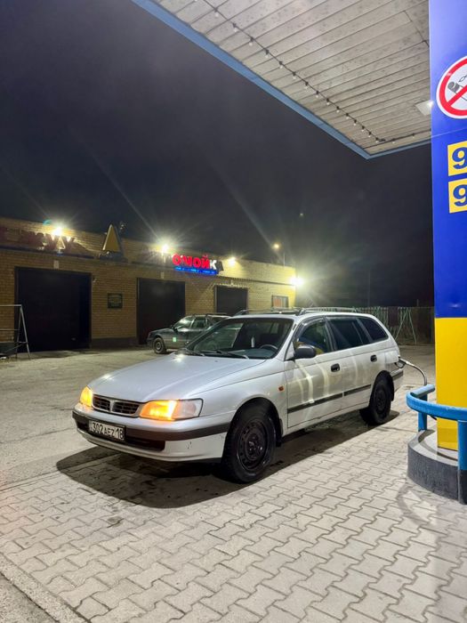 Продам машину тойота карина е 1996г.