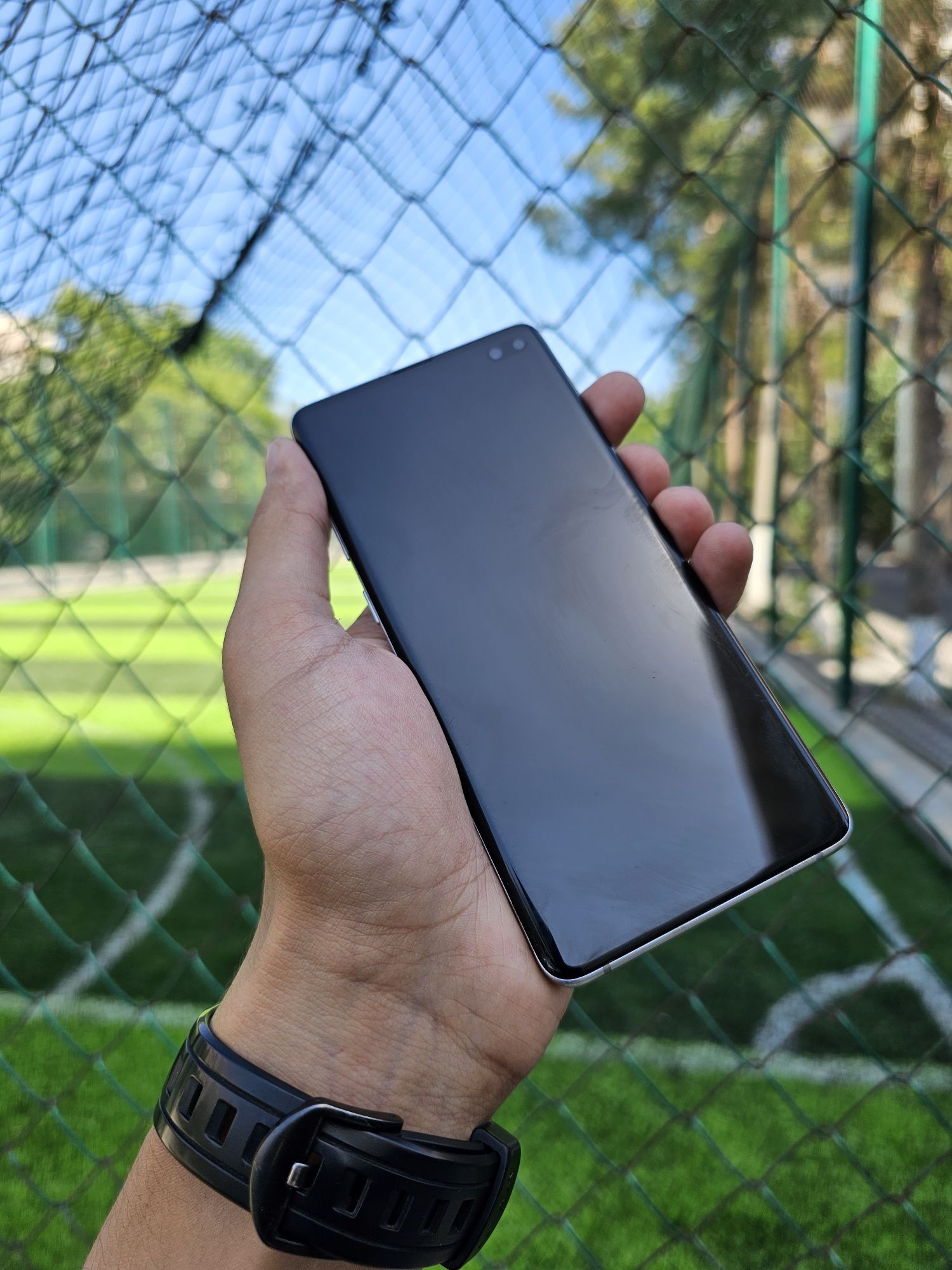Samsung Galaxy S10+dual sim. Hotira 8/128 GB. Garantya bor Holati zo'r