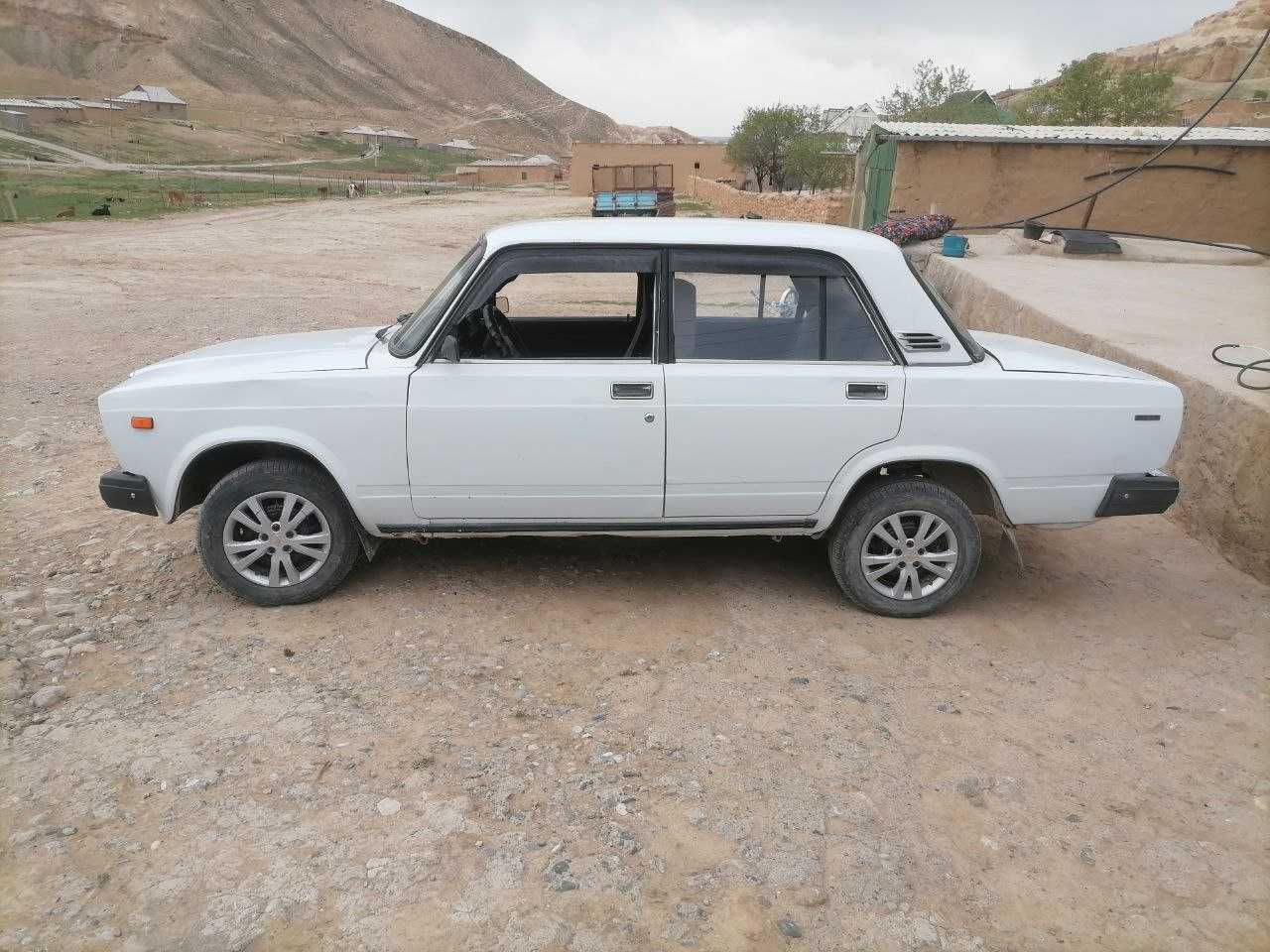 Vaz 2107 sotiladi