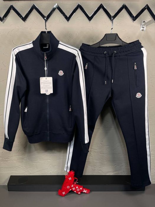 Продавам мъжки спортен комплект Lacoste