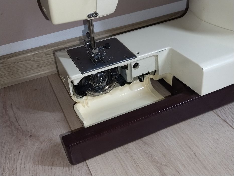 Mașina de cusut Pfaff 521