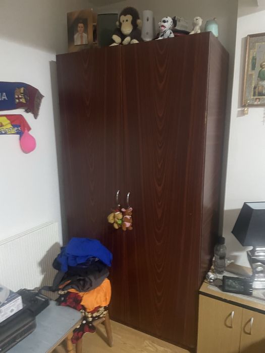 Vind trei corpuri de dulap sunt in stare foarte buna