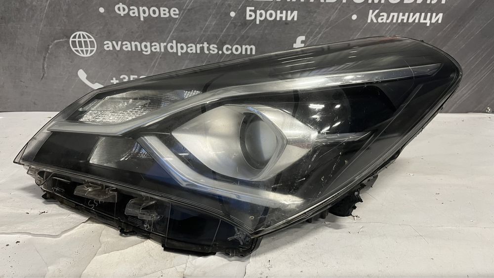 2 броя ляв фар Toyota Yaris 2017-