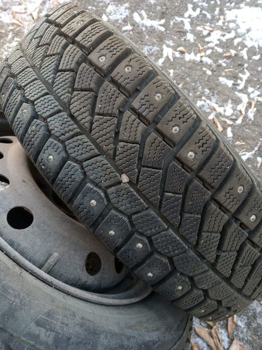 Продам комплект зимней резины на 14 шипы на штампах