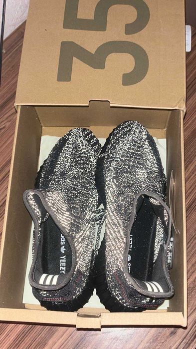 маратонки Adidas Nike